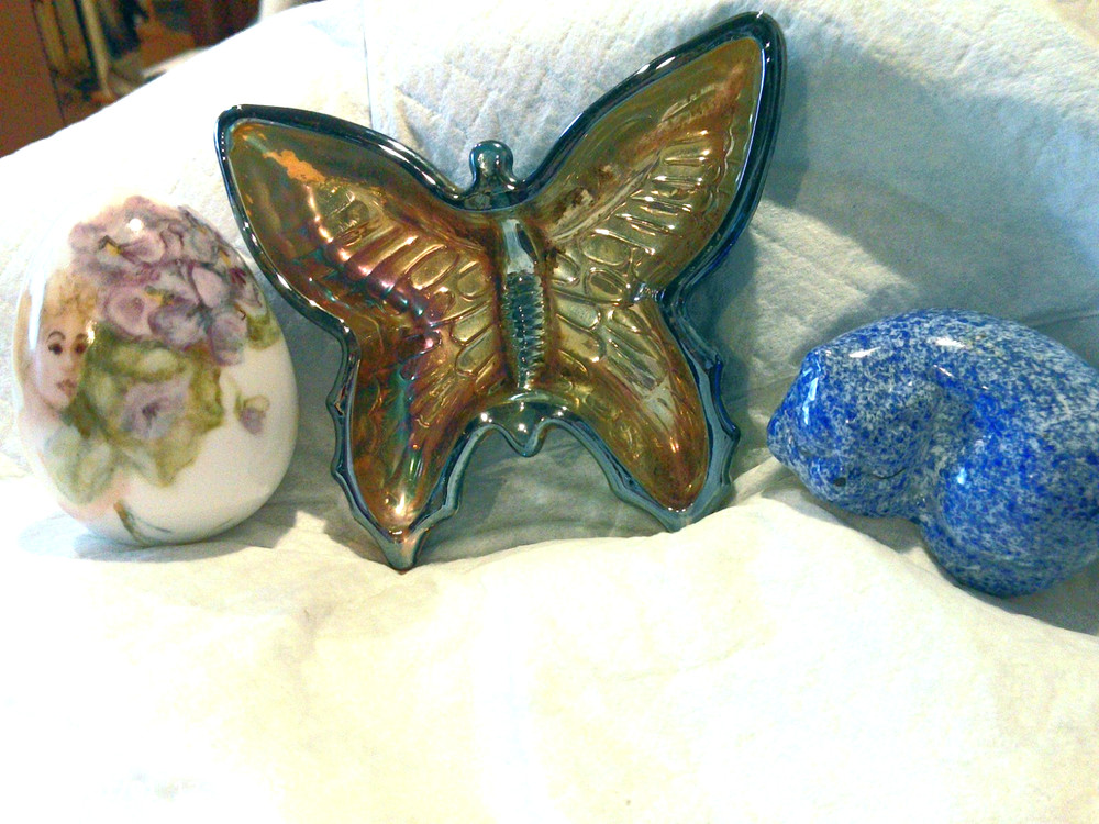 A Sleeping Cat figure, Butterfly Dish, Decorative Egg ( Please read )