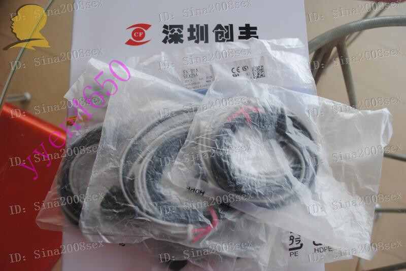 ONE NEW IN BOX SUNX Photoelectric Sensor EX-21B