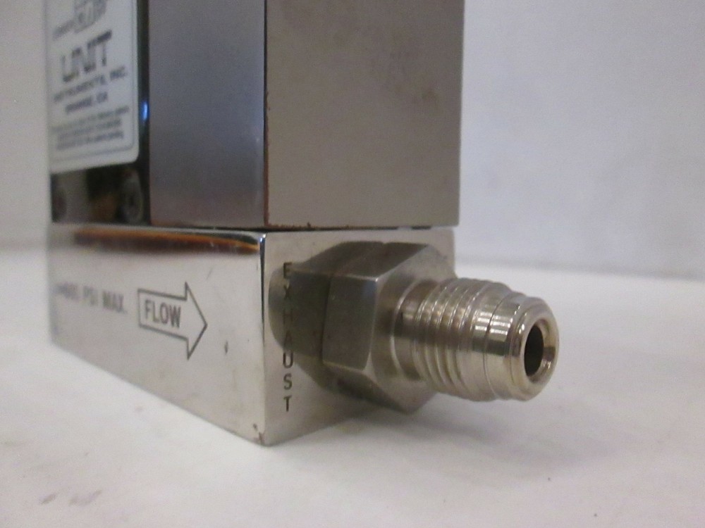 Unit UFC-1100, Mass Flow Controller, 500 SCCM, HCL, Used