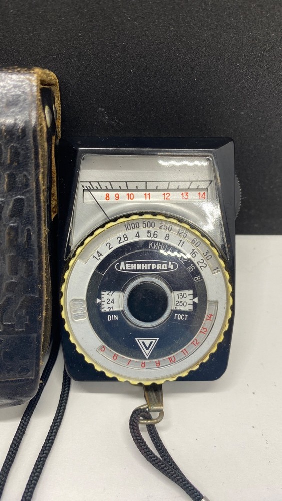 NICE! Soviet Photo Light Meter "LENINGRAD-4" USSR with case