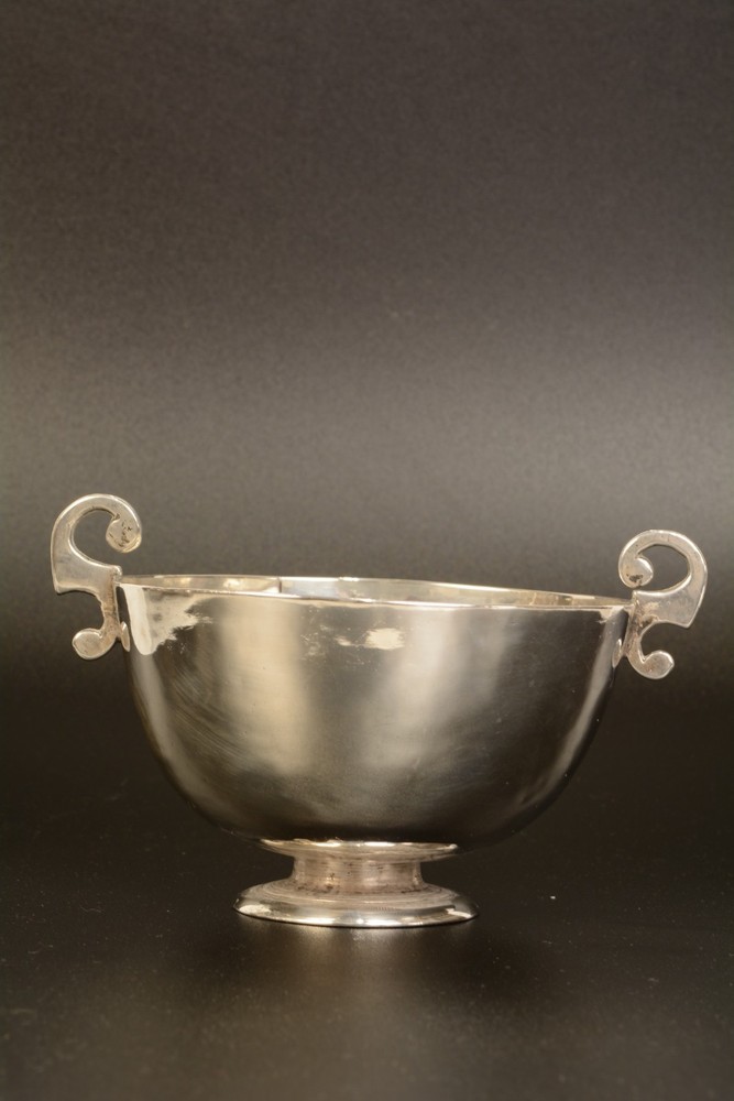 Silver two-handled cup (“bernegal”). 17th-18th centuries.