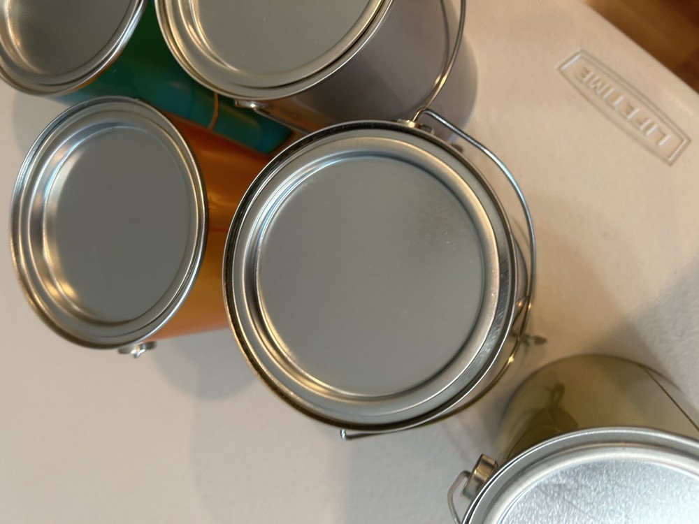 7 Bella Bug Small Paint Cans