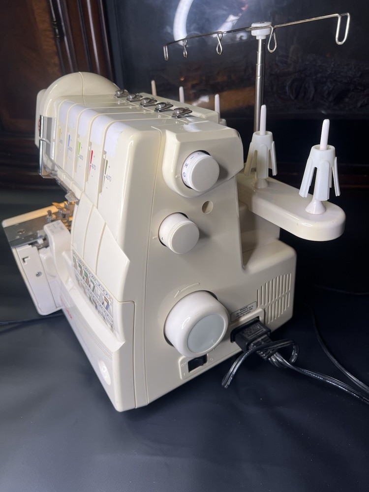 SINGER PROFESSIONAL 5 SEWING MACHINE 14T968DC (WORKING)