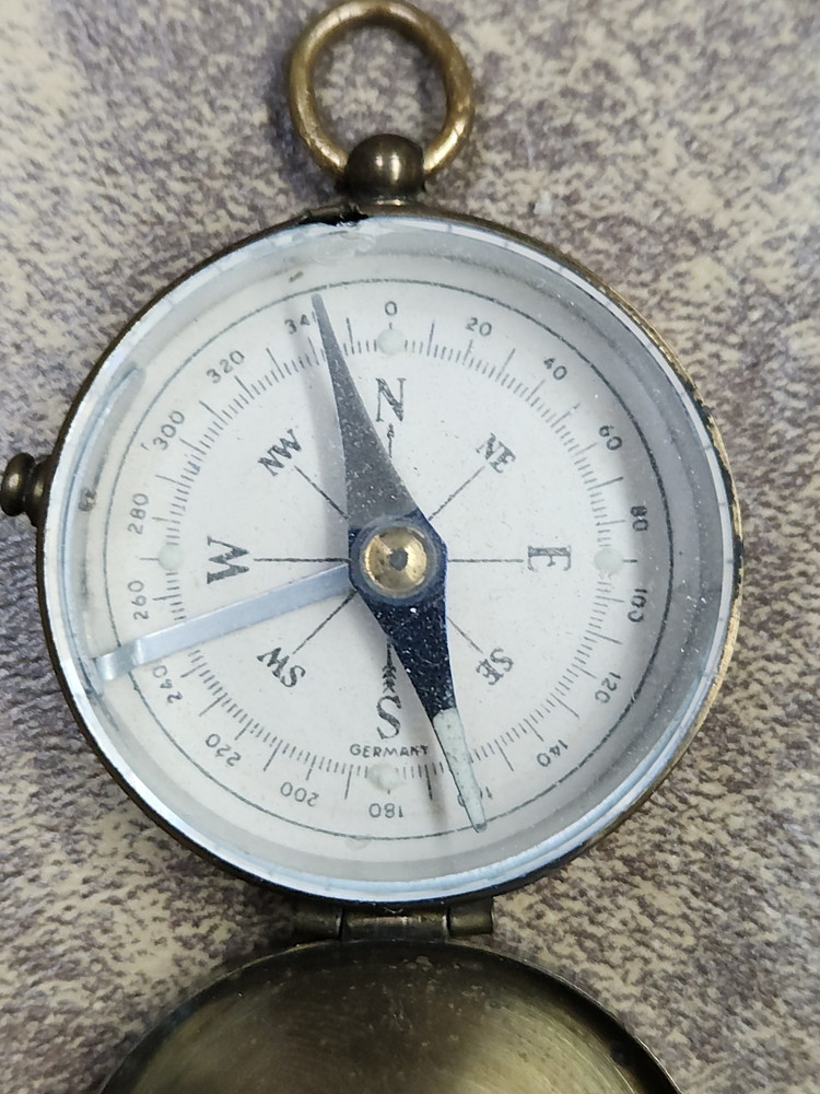 Vintage Germany Needle Lock Brass Pocket Compass Pendant Glow Points & Tip