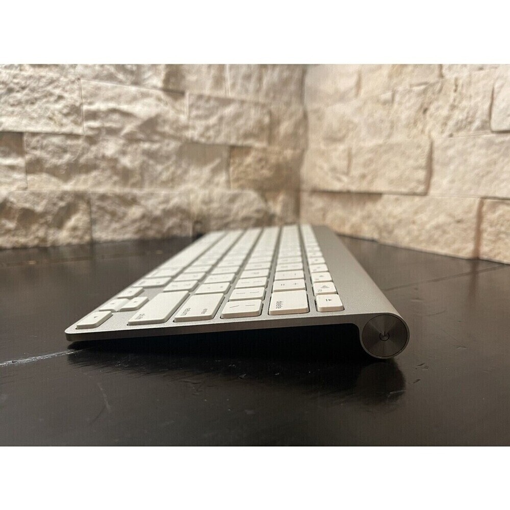 Apple Bluetooth Wireless Keyboard #A1314 - Tested & Works