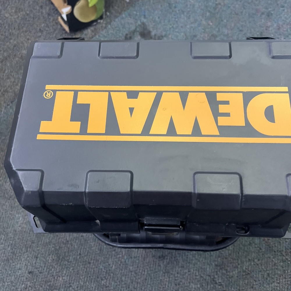 DEWALT DW096 Magnification Automatic Optical Level 26X with Case