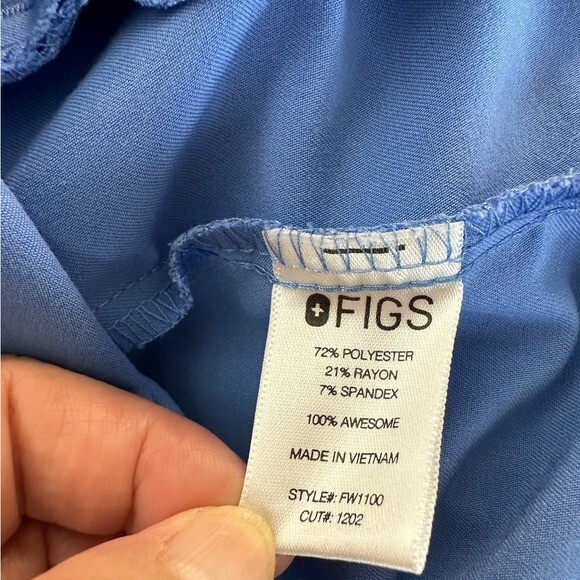 Figs Technical Collection Women’s Size Small Casma Three Pocket Scrub Top