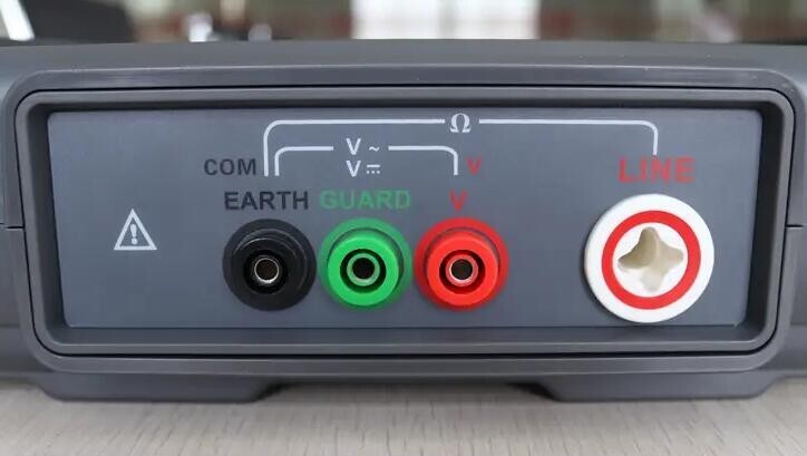 Digital Insulation Resistance Tester with Data Storage 500 Groups 2500V 200GΩ