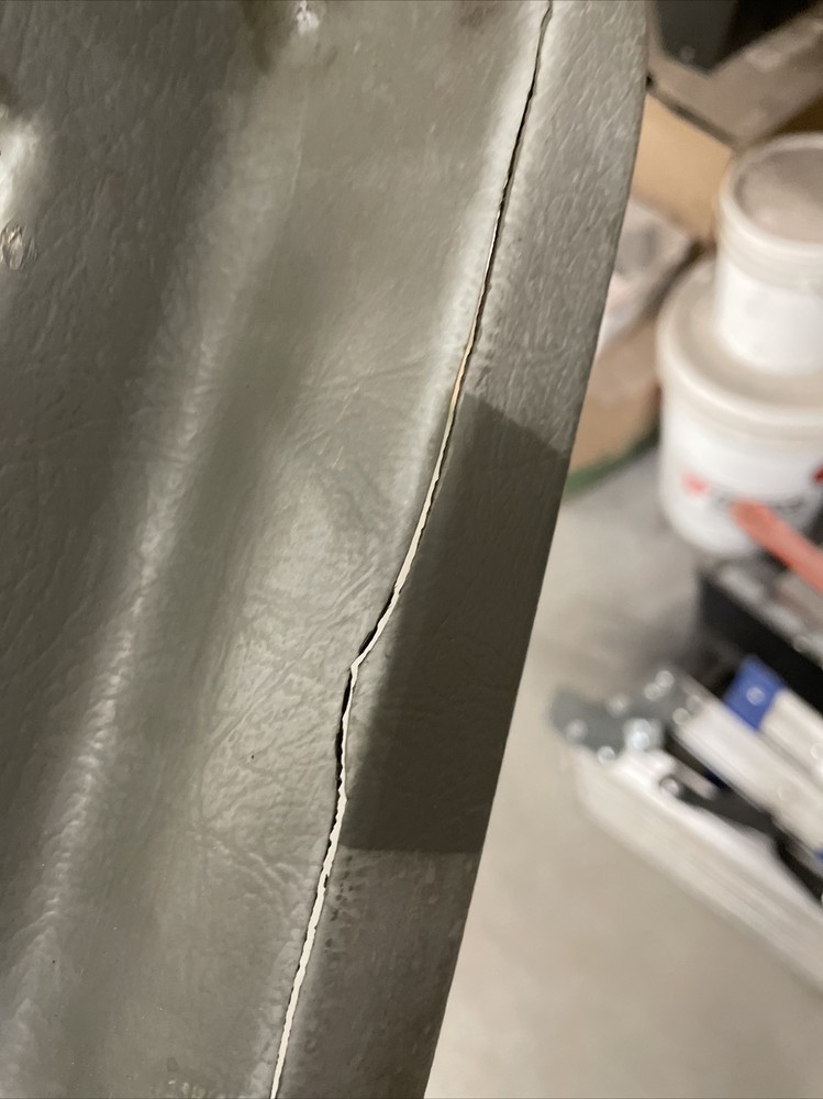 Peterbilt Cover-Ven Trim Used