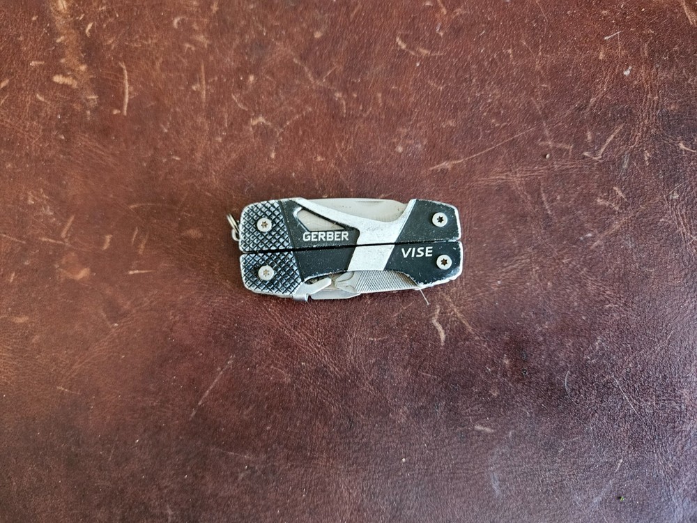 One Gerber Vise / Splice Keychain multitool TSA