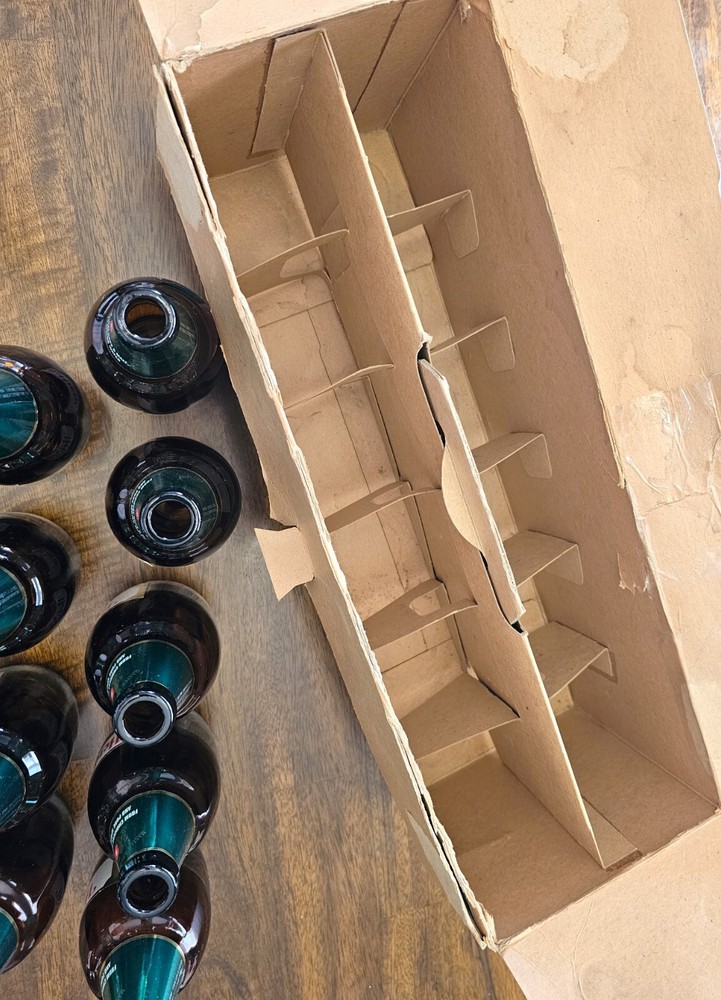 VTG 12 Empty Heidelberg Beer Bottles with Carry Case