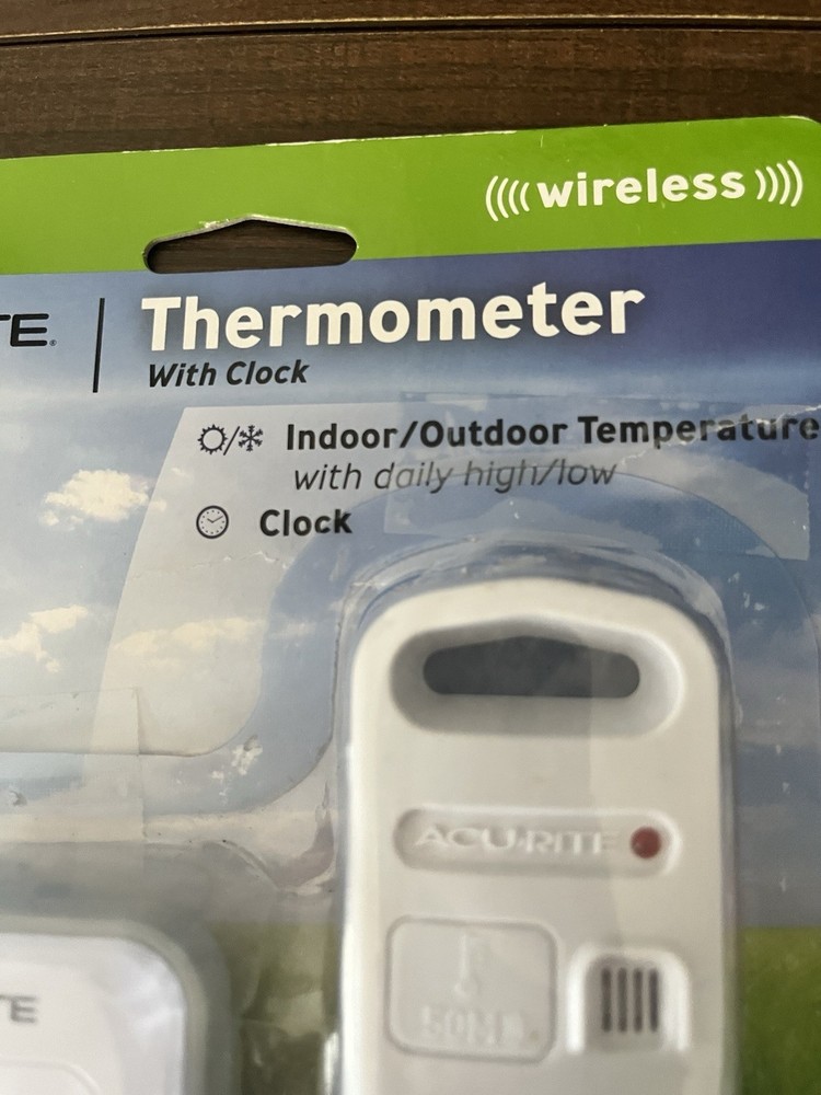 AcuRite Wireless Digital Temperature Thermometer Clock & Memory Open Box