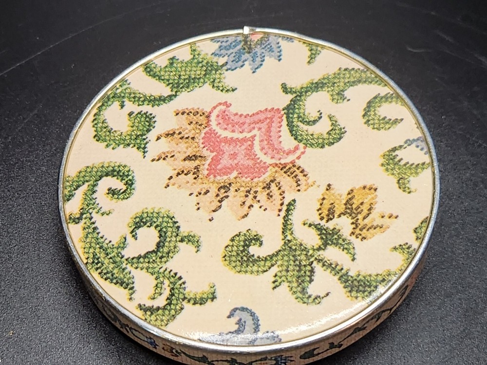 Pretty Vintage Round  Folding Mirror Compact With Stand Floral Pattern