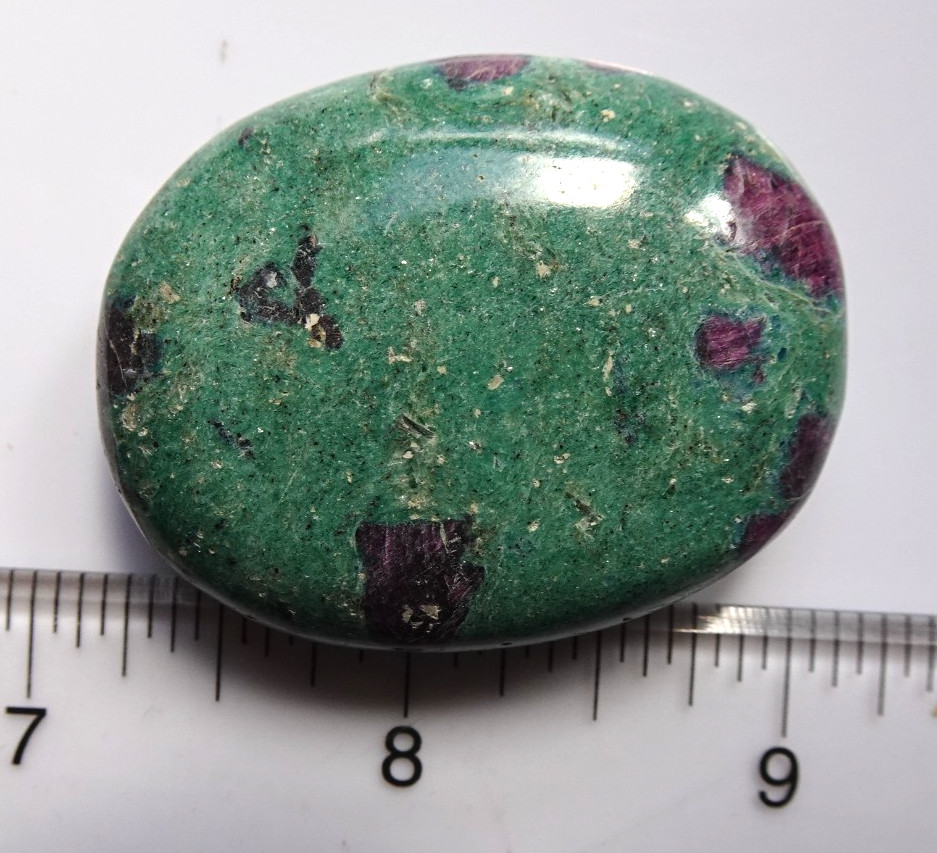 Ruby Fuchsite Palmstone - India sc1009