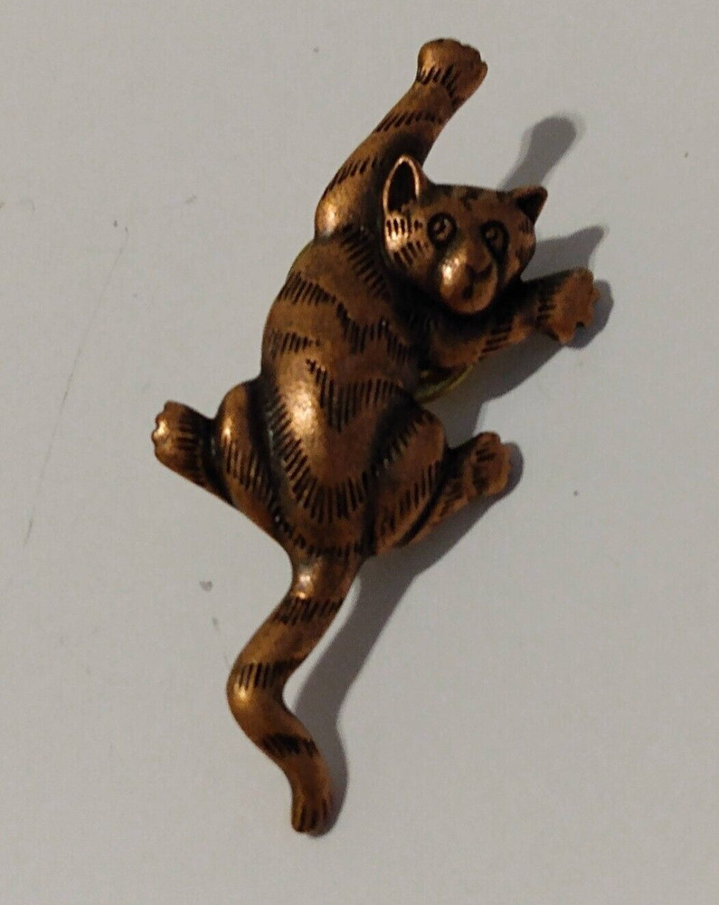 JJ Jonette Crawling Cat Figure Lapel Pin