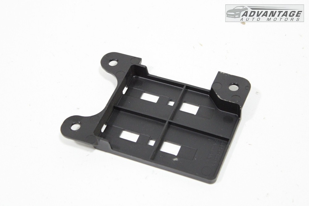 2017-2023 CHRYSLER PACIFICA DASHBOARD FUSE RELAY CONNECTOR BRACKET HOLDER OEM