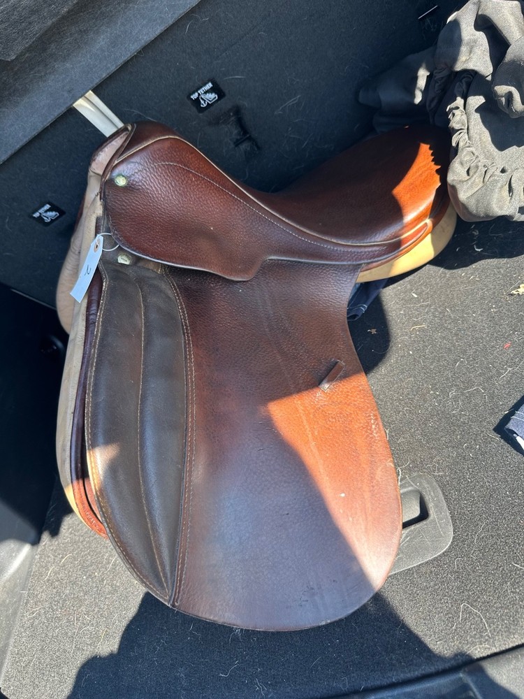 Whittaker 17 inch english saddle