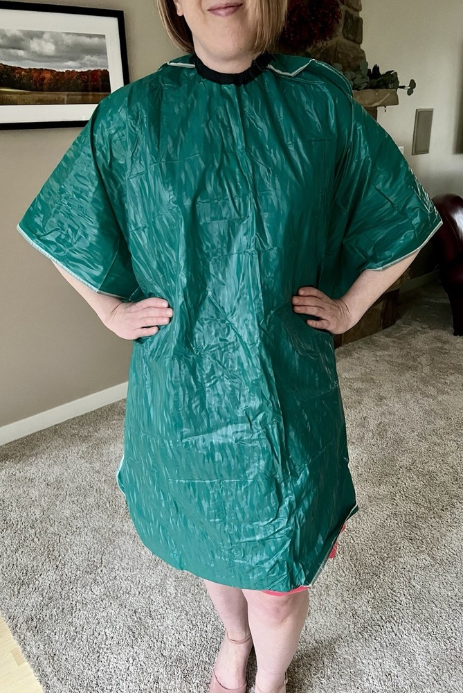 Green Andre Vinyl Shampoo With Dri-Back Cape