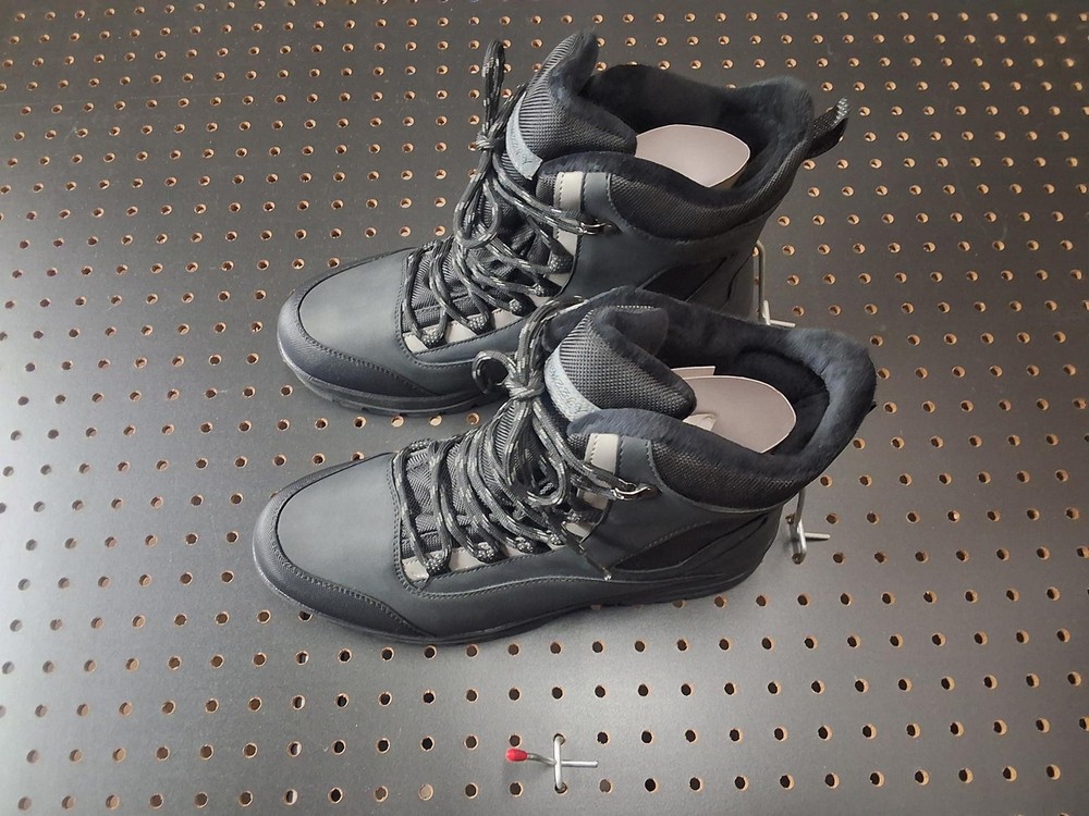 Adventure-Ready Black Hiking Boots - Grab 'Em Fast!
