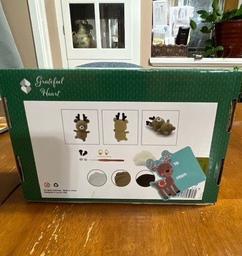 GRATEFUL HEART DEER BEGINNER CROCHET KIT NEW C9