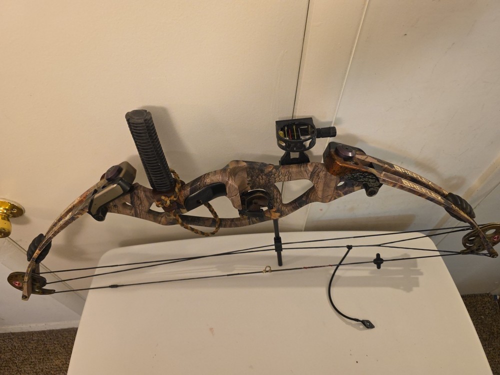 Reflex Excursion Compound Bow Weight 40-50 String 49 W/ Soft Case Camo Tru Fire