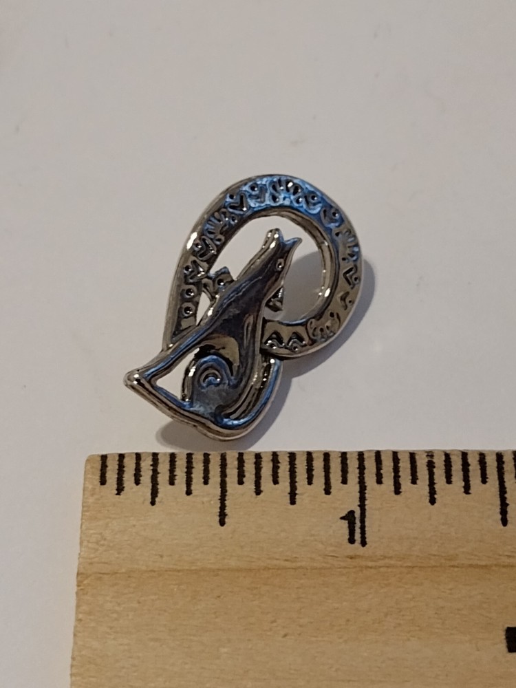 Silvertone Howling Wolf Lapel Pin