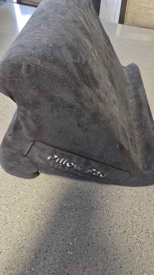 pillow pad for tablet or phone, black