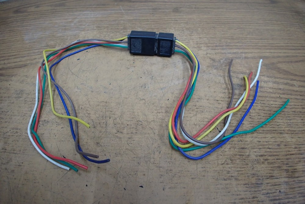 MOTORCYCLE TOW HITCH PLUG PIGTAIL HARNESS NEW / OLD STOCK