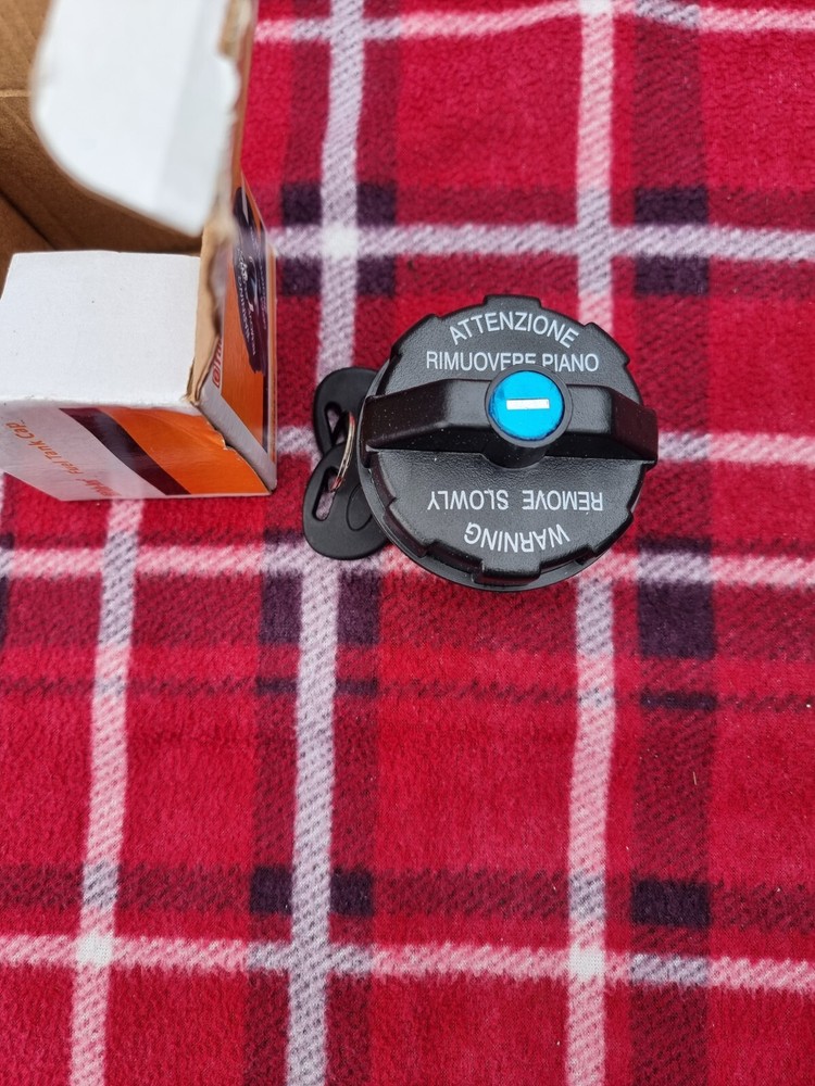 Fah-ler Fuel Tank Cap , Lockable
