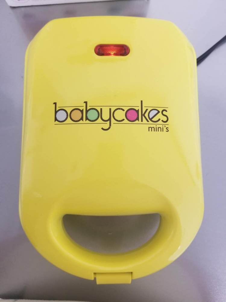 Baby Cakes Mini Doughnut Maker. Makes 4 Mini Doughnuts
