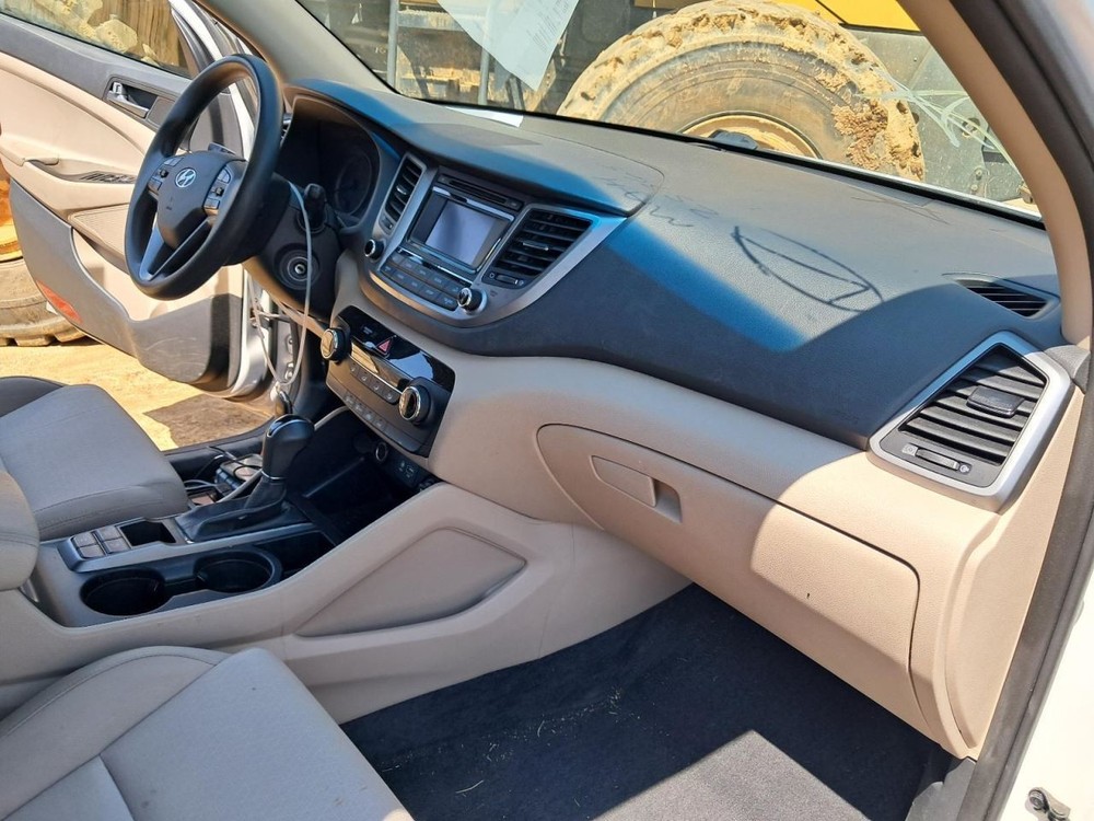 TUCSON 2016 Glove Box 4780226
