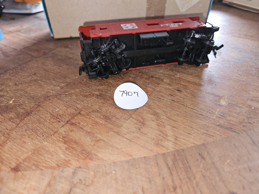 7240 ATSF RED CABOOSE, EXCELLENT CONDITION