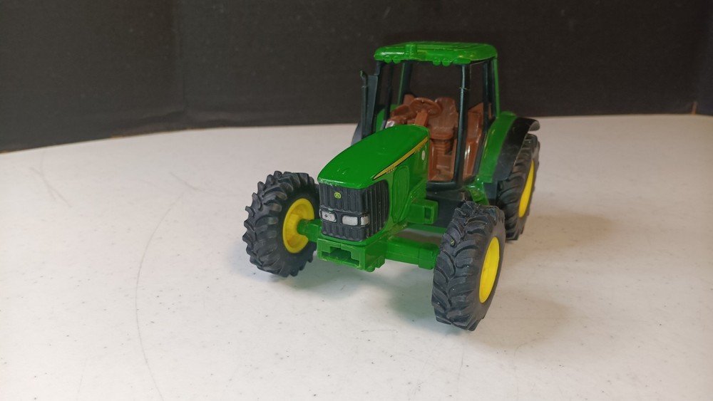 Die Cast Tractor Ertl John Deere 7220 No Front Loader Used