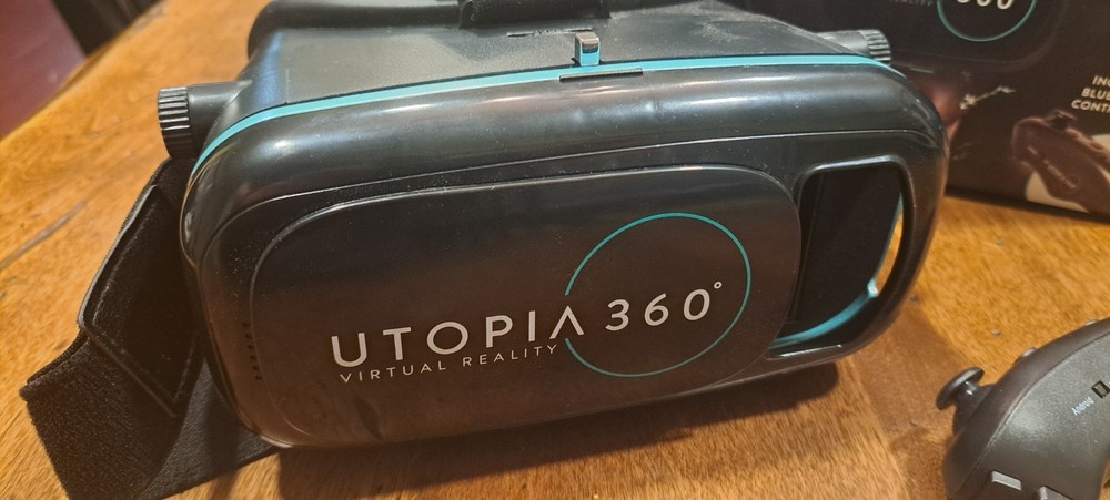 Utopia 360 Virtual Reality 3D Headset + Bluetooth Controller and box - used