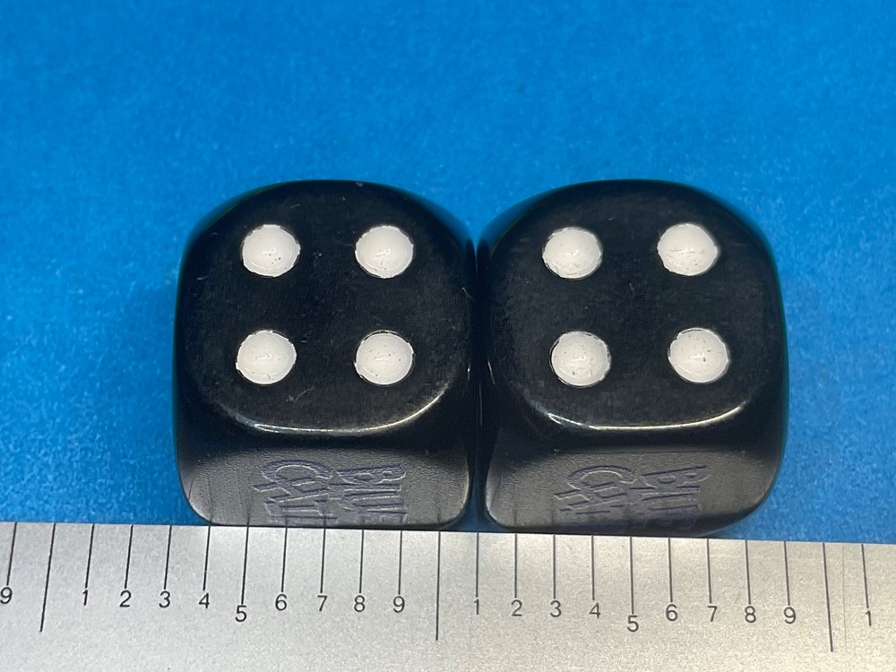 PAIR ROUNDED EDGE BLUE CHIP DICE———Z-Z
