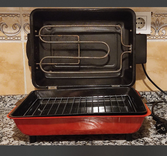 Electric kitchen barbecue