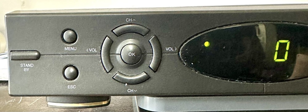 Digital Video Broadcasting DMT1000 Digital Multimedia Satellite Receiver