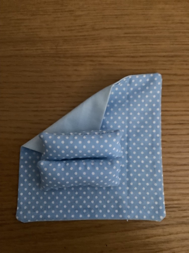 Handmade 1:12 Single Bedding Set (Blue polka dot)