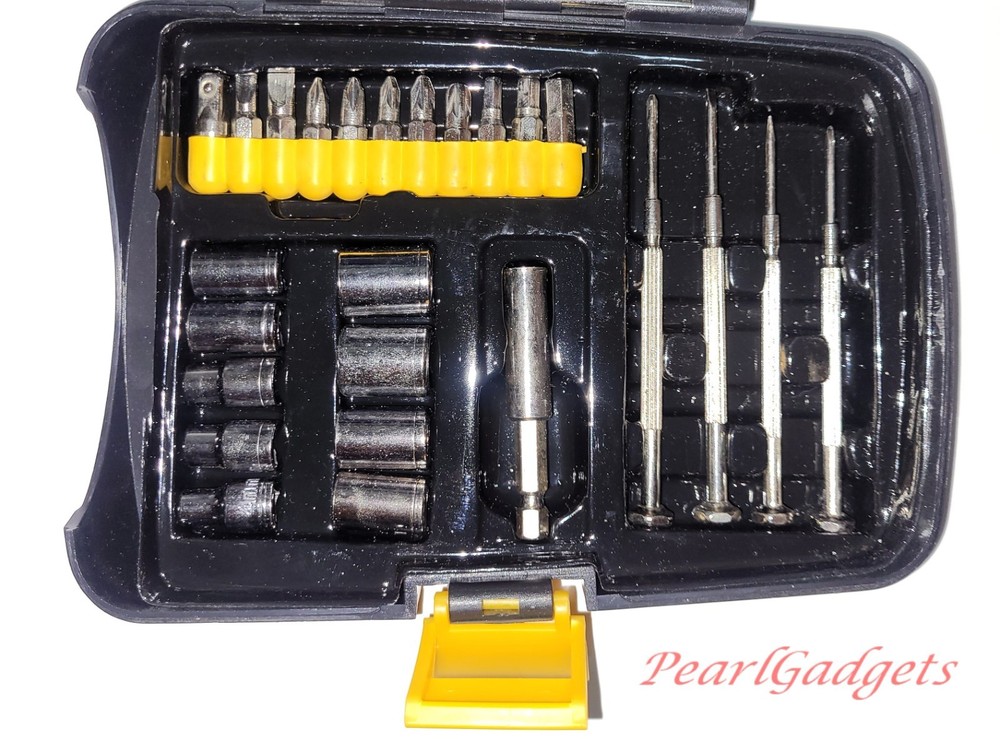 GM Parts Portable Emergency Tool Kit with Flashlight