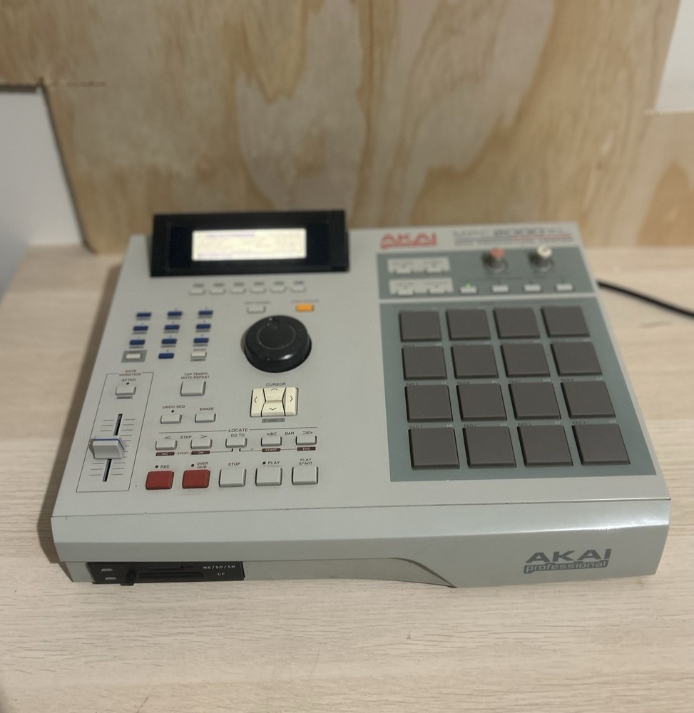 Akai MPC 2000XL