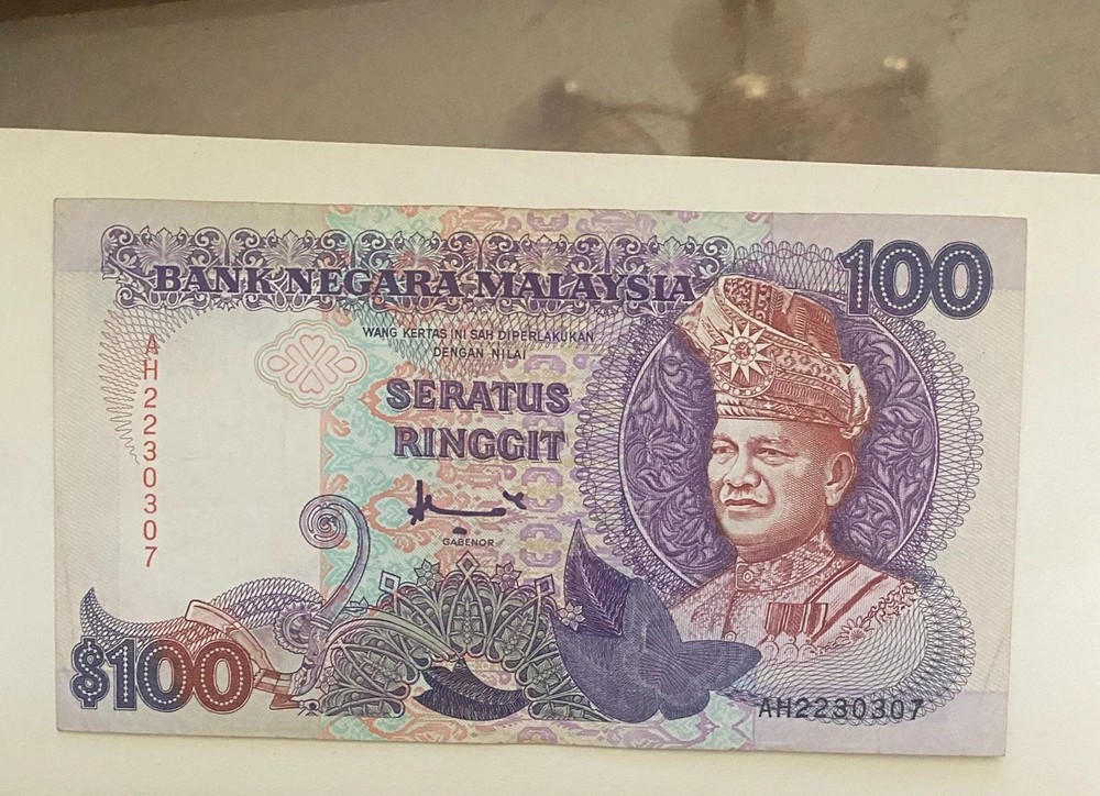 MALAYSIA 100 Ringgit Bank Note Circulated