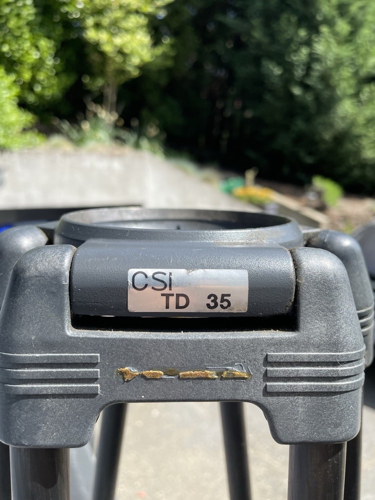 CSI TD35 Carbon Fiber Tripod / ~ 62" Extendable