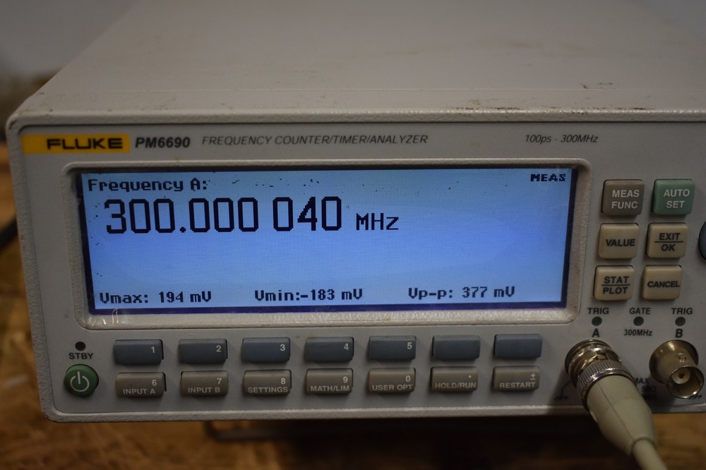 Fluke PM6690 2.7 GHz Frequency Counter