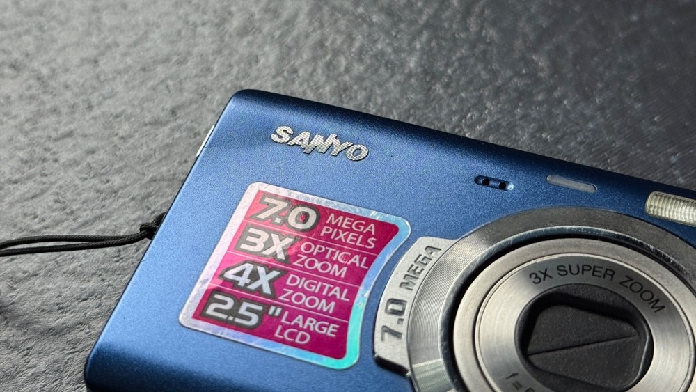 Sanyo VPC-T700EX 7.0MP Digital Camera - Blue