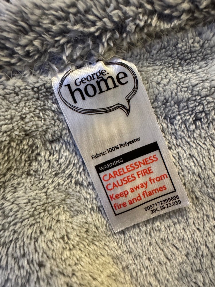 Grey Fluffy Star Blanket 45” x 62” VGC