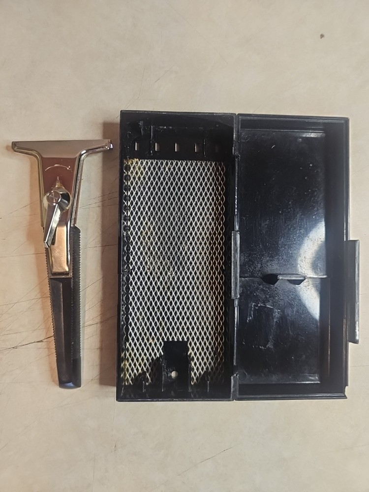 VTG 1960's Gillette Techmatic Adjustable Razor & Case