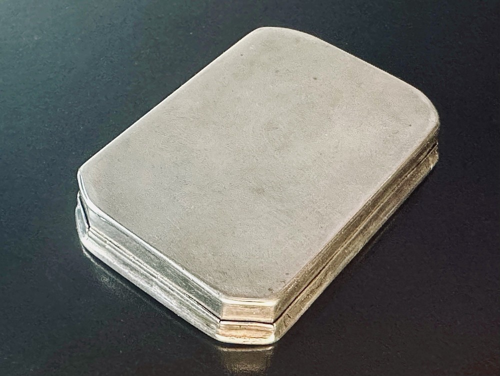 FINE Early 18th Century GEORGE I SOLID SILVER ENGRAVED SNUFF BOX c1720