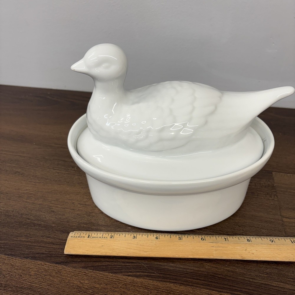 Farberware White Porcelain Quail Themed Covered Baking Dish