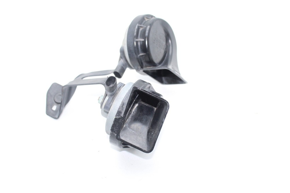 97-04 PORCHE BOXSTER FRONT HORNS SET PAIR U0277
