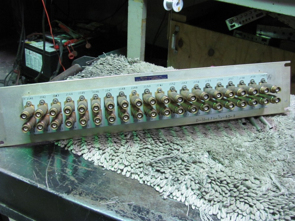 LOT ETC CABLES WHISTLER ELECTRONICS AUDIO VIDEO PATCH PANEL40 HOOK UP JACKS